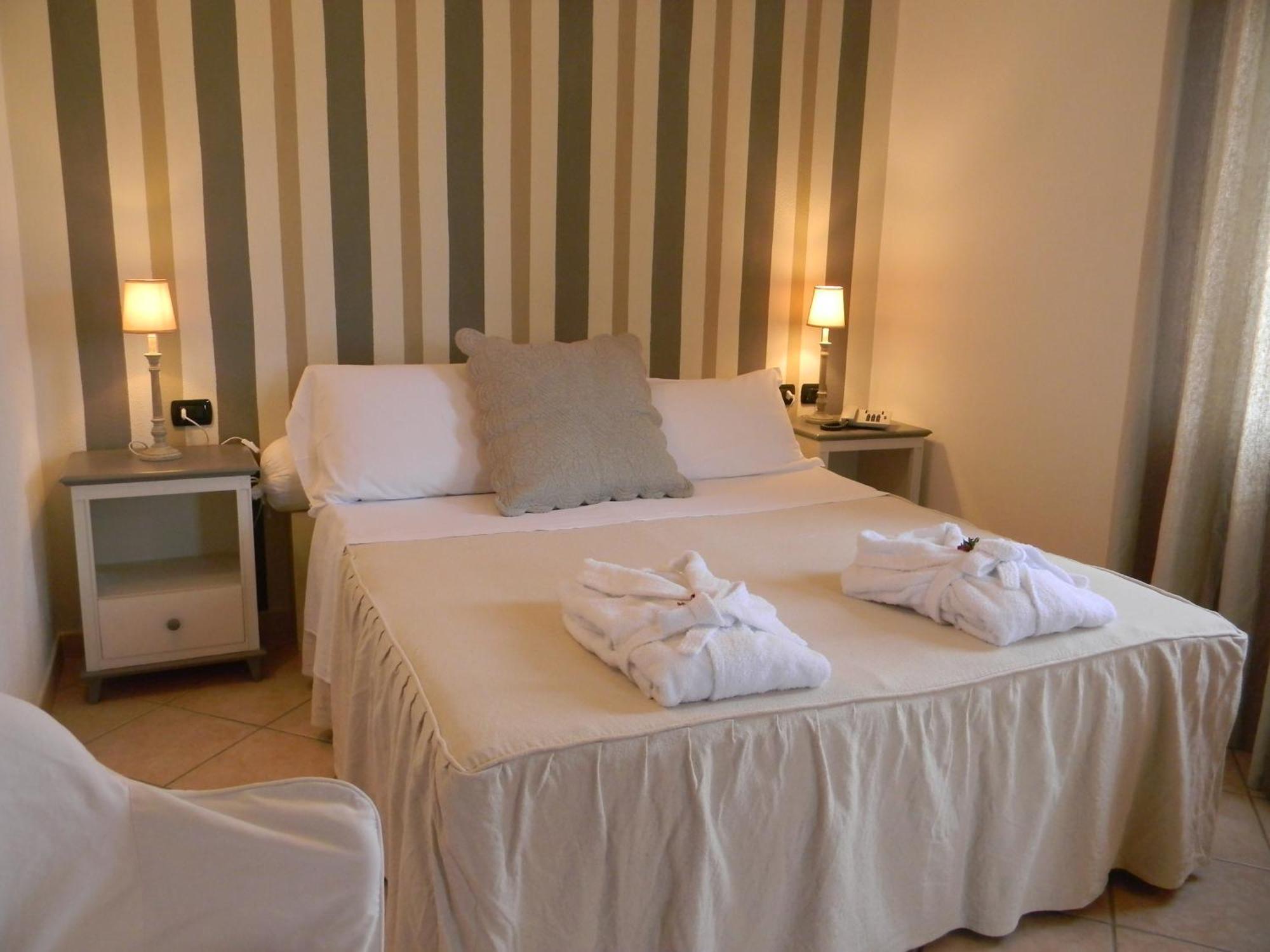 Relais Fenicottero Rosa Konuk evi Porto Taverna Dış mekan fotoğraf